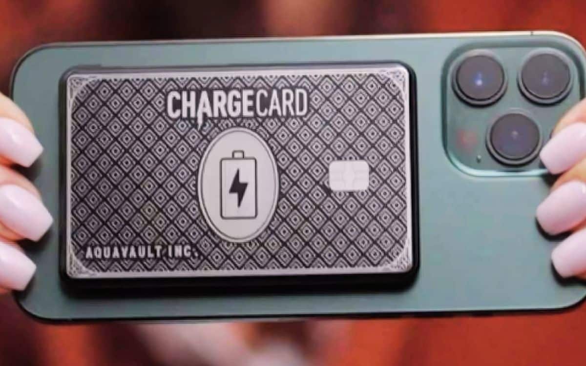 This Wallet-Sized Charger Eliminates Dead Phone Anxiety Forever